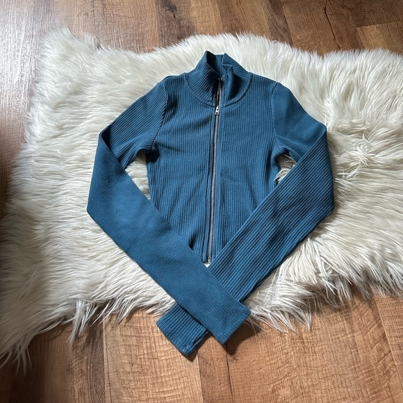 ARITZIA TNA Copley Longsleeve - Picture 5 of 6